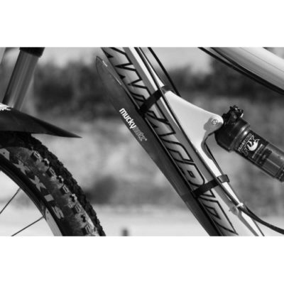 Gut Fender, Black_03 Blatobran za zaštitu rame